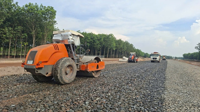 Tăng tốc trục giao th&ocirc;ng ph&iacute;a T&acirc;y QL13 kết nối TP.HCM v&agrave; cửa khẩu Hoa Lư- Ảnh 3.
