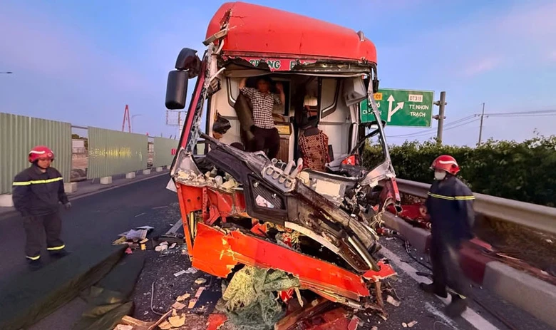 Hiện trường vụ tai nạn tr&ecirc;n cao tốc.