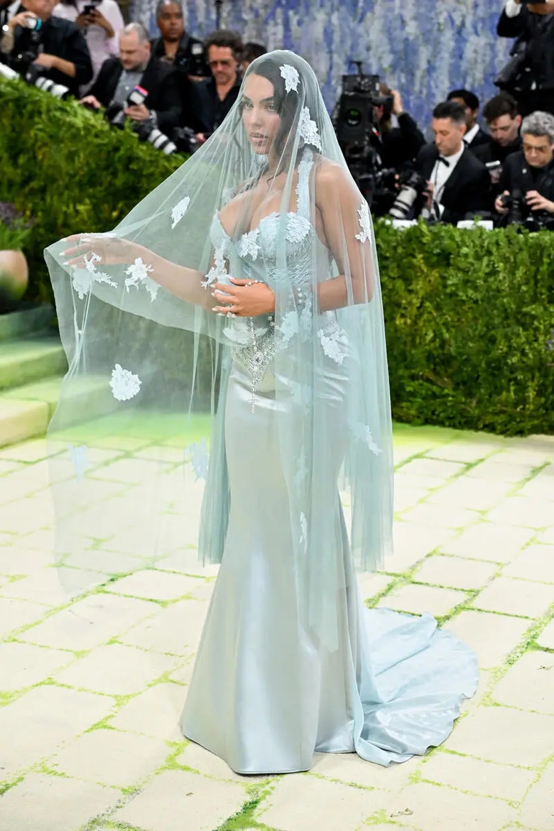 D&agrave;n mỹ nh&acirc;n mặc xuy&ecirc;n thấu, khoe đường cong n&oacute;ng bỏng ở Met Gala 2026- Ảnh 16.