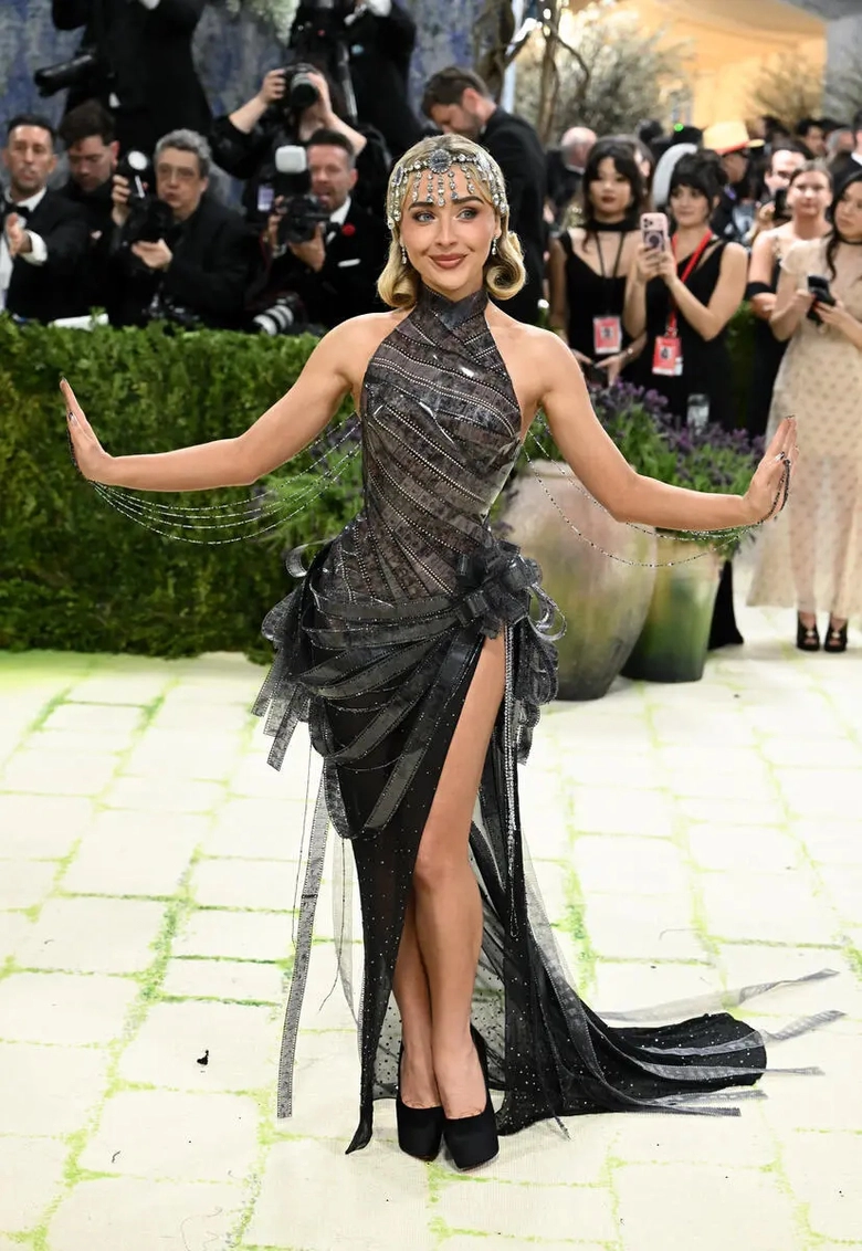 D&agrave;n mỹ nh&acirc;n mặc xuy&ecirc;n thấu, khoe đường cong n&oacute;ng bỏng ở Met Gala 2026- Ảnh 7.