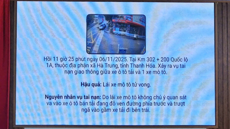 Cảnh s&aacute;t giao th&ocirc;ng ph&acirc;n t&iacute;ch nguy&ecirc;n nh&acirc;n tai nạn trước khi th&iacute; sinh s&aacute;t hạch l&aacute;i xe- Ảnh 5.