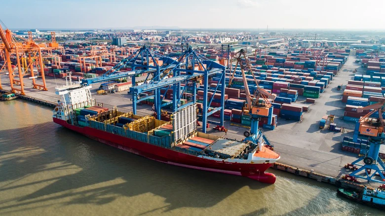Phương &aacute;n n&agrave;o bảo đảm an to&agrave;n cho t&agrave;u tới 48.000 DWT giảm tải ra v&agrave;o bến cảng Đ&igrave;nh Vũ?- Ảnh 1.