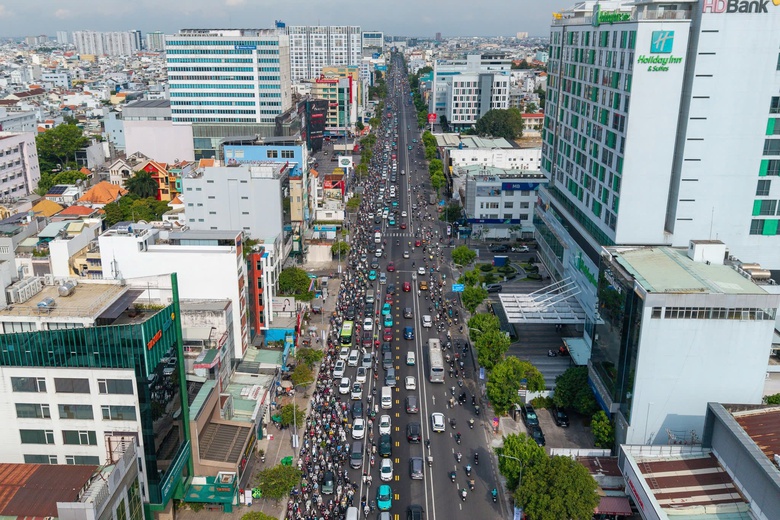 TP.HCM: Đường Cộng H&ograve;a th&ocirc;ng tho&aacute;ng, giảm kẹt xe sau mở rộng- Ảnh 4.