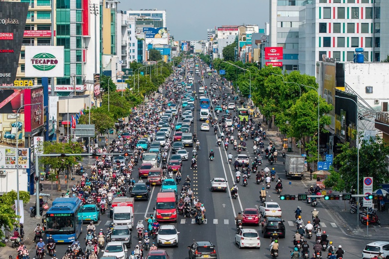 TP.HCM: Đường Cộng H&ograve;a th&ocirc;ng tho&aacute;ng, giảm kẹt xe sau mở rộng- Ảnh 1.