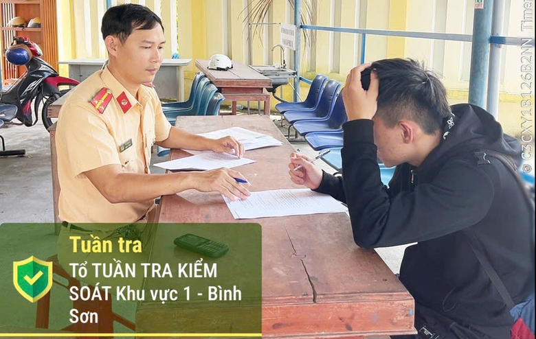 Nam sinh bị tịch thu xe m&aacute;y, phạt 9 triệu đồng từ h&igrave;nh ảnh bốc đầu xe "biểu diễn"- Ảnh 1.
