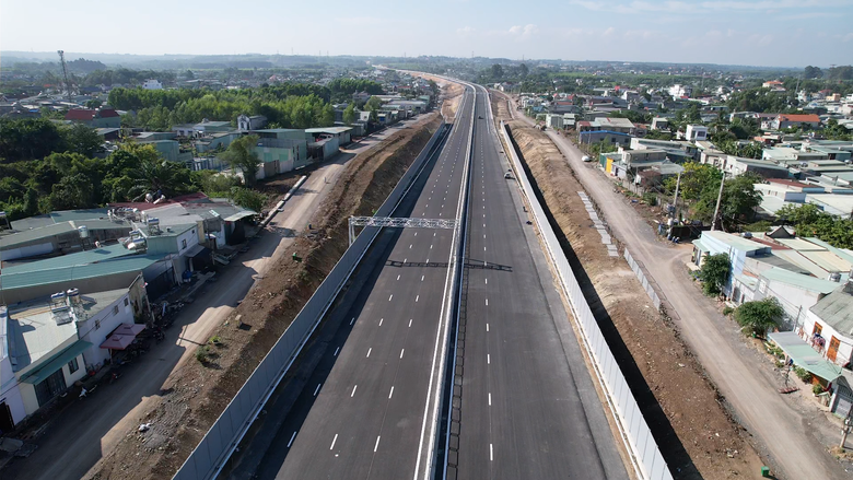 Cao tốc Bi&ecirc;n H&ograve;a - Vũng T&agrave;u: Th&ocirc;ng xe 16km qua Đồng Nai trước 18/5- Ảnh 1.