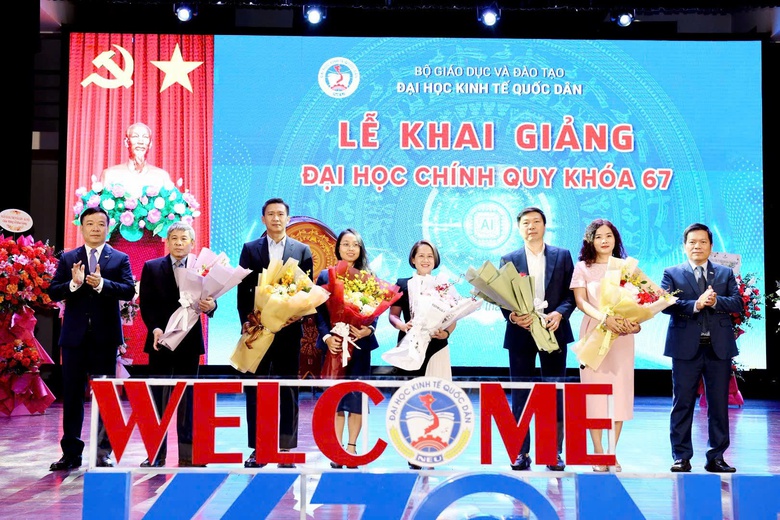 Hơn 8 tỷ đồng cho Quỹ học bổng &ldquo;Bảo Việt - Niềm tin thắp s&aacute;ng tương lai&rdquo;- Ảnh 1.