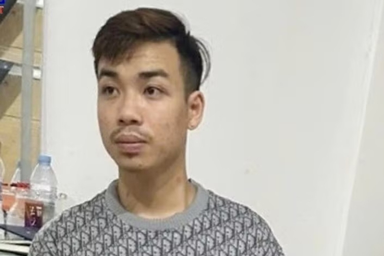 Vụ b&eacute; g&aacute;i 4 tuổi bị bạo h&agrave;nh tử vong ở H&agrave; Nội: Khởi tố, bắt giam cha dượng- Ảnh 1.