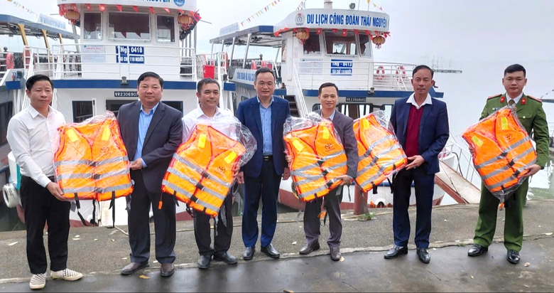 Th&aacute;i Nguy&ecirc;n đẩy mạnh kiểm tra li&ecirc;n ng&agrave;nh tại c&aacute;c bến thủy nội địa- Ảnh 3.