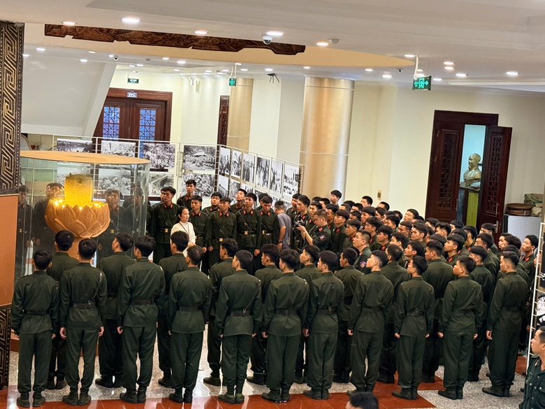 Hiện vật t&aacute;i hiện dấu ấn lịch sử tr&ecirc;n đ&egrave;o Lũng L&ocirc;- Ảnh 8.