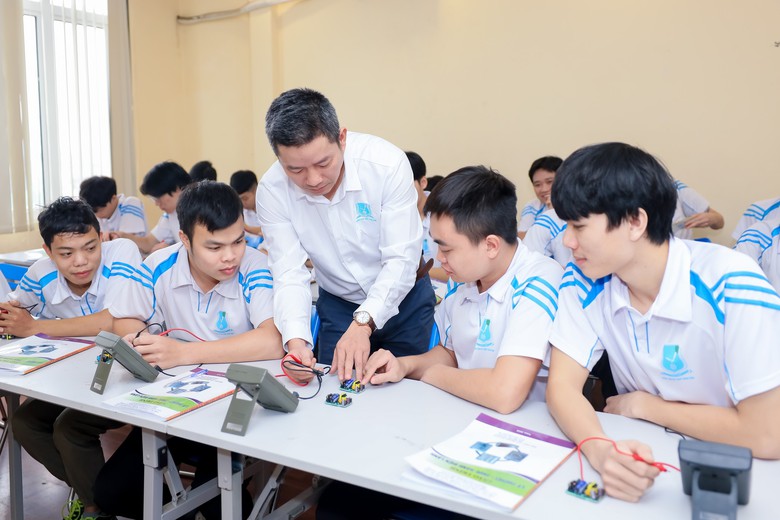 Bộ GD&ĐT ban h&agrave;nh chuẩn mới cho trường nghề, y&ecirc;u cầu 70% học vi&ecirc;n c&oacute; việc l&agrave;m- Ảnh 1.