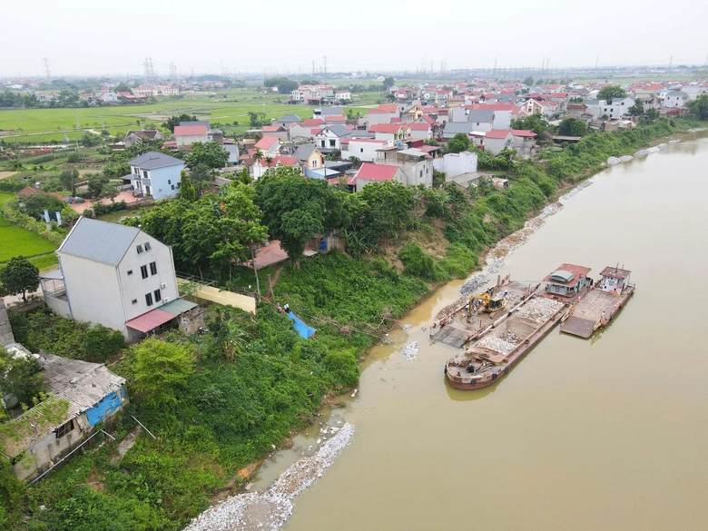 Bắc Ninh: Đ&ecirc; xung yếu uy hiếp nh&agrave; d&acirc;n chạy đua trước m&ugrave;a mưa b&atilde;o- Ảnh 12.