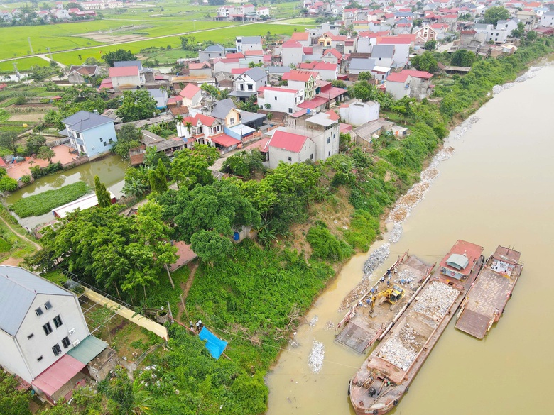 Bắc Ninh: Đ&ecirc; xung yếu uy hiếp nh&agrave; d&acirc;n chạy đua trước m&ugrave;a mưa b&atilde;o- Ảnh 22.