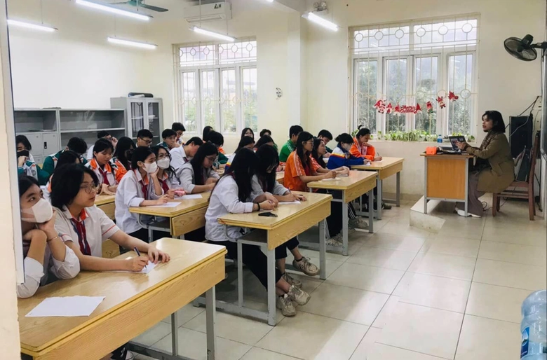 Gần 1.000 học sinh H&agrave; Nội được tuyển thẳng v&agrave;o lớp 10 c&ocirc;ng lập- Ảnh 1.