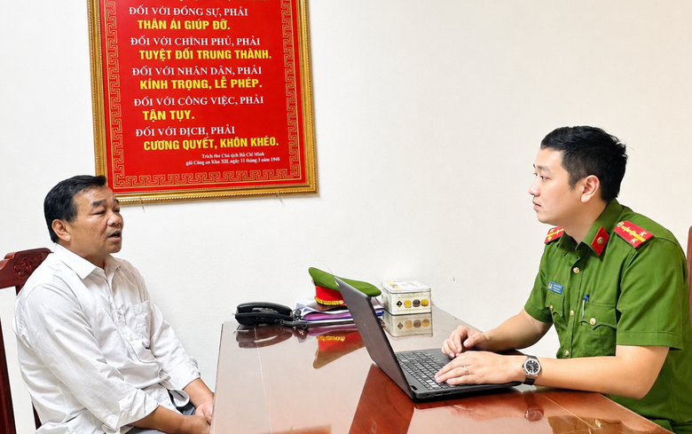 R&uacute;t tiền l&agrave;m đường, Chủ tịch x&atilde; c&ugrave;ng nh&agrave; thầu bị bắt- Ảnh 1.