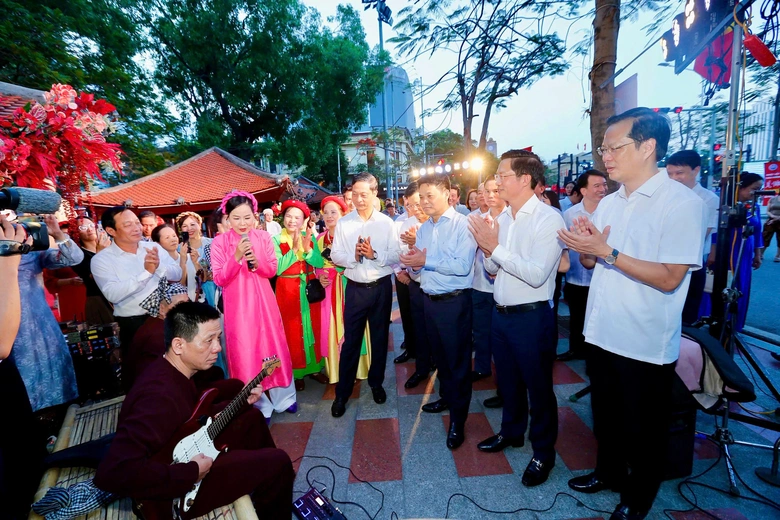 Hải Ph&ograve;ng: Khai mạc chuỗi hoạt động tại dải vườn hoa trung t&acirc;m dịp Lễ hội Hoa Phượng đỏ- Ảnh 3.
