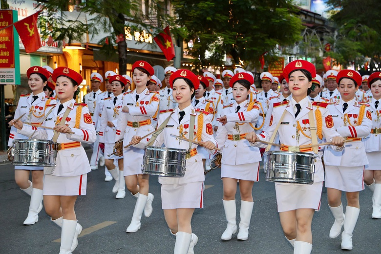 Hải Ph&ograve;ng: Khai mạc chuỗi hoạt động tại dải vườn hoa trung t&acirc;m dịp Lễ hội Hoa Phượng đỏ- Ảnh 5.
