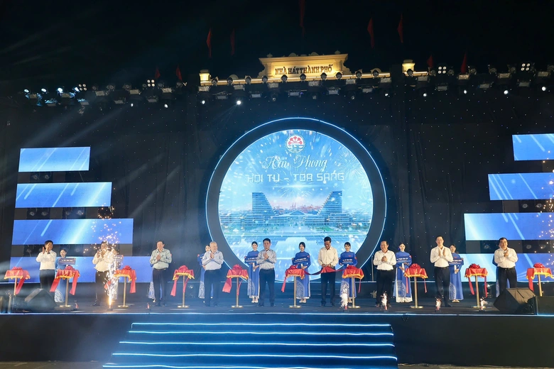 Hải Ph&ograve;ng: Khai mạc chuỗi hoạt động tại dải vườn hoa trung t&acirc;m dịp Lễ hội Hoa Phượng đỏ- Ảnh 1.