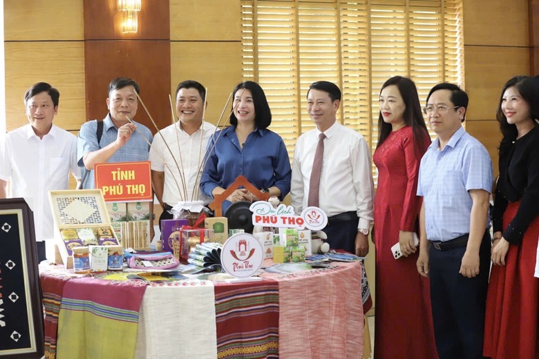 Ph&uacute; Thọ c&ugrave;ng 7 tỉnh li&ecirc;n kết ph&aacute;t triển du lịch T&acirc;y Bắc mở rộng- Ảnh 2.