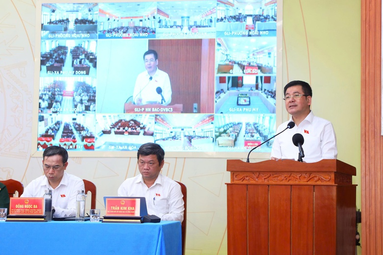Ph&oacute; chủ tịch Quốc hội Nguyễn Hồng Di&ecirc;n tiếp x&uacute;c cử tri v&ugrave;ng biển Gia Lai- Ảnh 1.