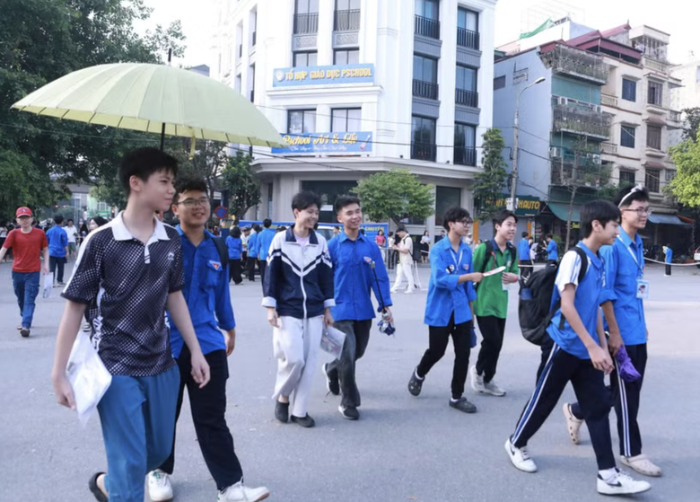 Hơn 16.000 th&iacute; sinh tranh suất v&agrave;o lớp 10 trường chuy&ecirc;n tại H&agrave; Nội- Ảnh 2.