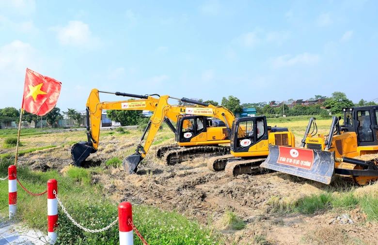 Chủ tịch H&agrave; Nội thị s&aacute;t, th&uacute;c tiến độ 2 dự &aacute;n khu đ&ocirc; thị đa mục ti&ecirc;u- Ảnh 2.