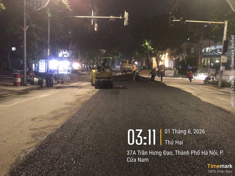 H&agrave; Nội: Nhiều tuyến phố được thảm nhựa, dỡ r&agrave;o chắn dự &aacute;n chống ngập- Ảnh 3.