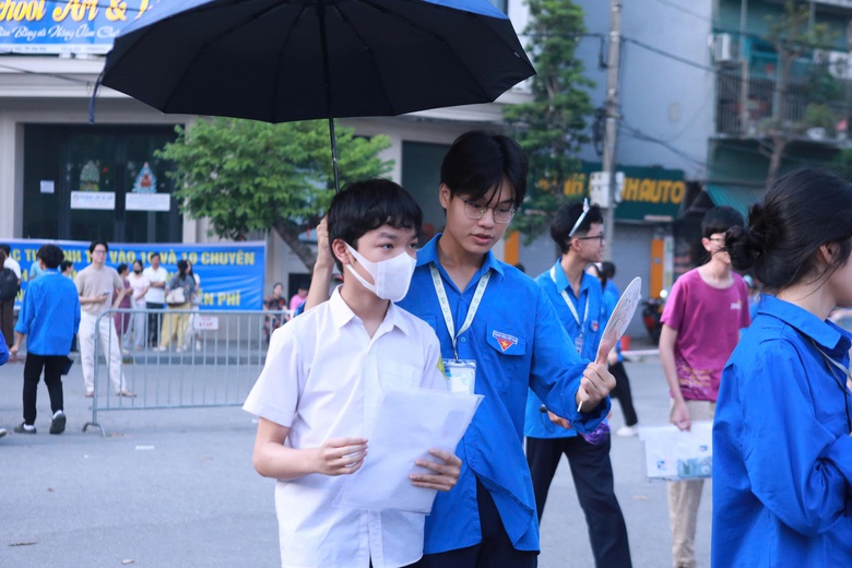 Hơn 16.000 th&iacute; sinh tranh suất v&agrave;o lớp 10 trường chuy&ecirc;n tại H&agrave; Nội- Ảnh 1.