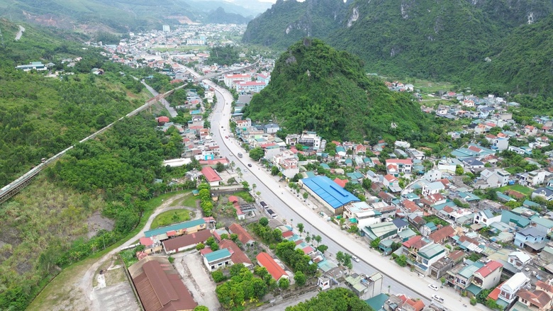 Quảng Ninh: N&acirc;ng cao hiệu quả quản l&yacute;, khai th&aacute;c hạ tầng giao th&ocirc;ng đường bộ- Ảnh 2.