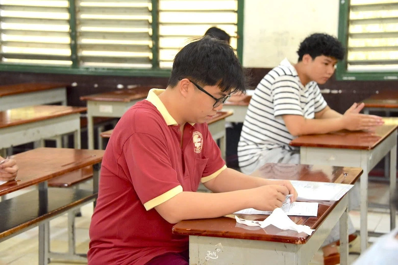 Gần 143.000 th&iacute; sinh TP.HCM ho&agrave;n tất thủ tục dự thi tốt nghiệp THPT 2026- Ảnh 2.