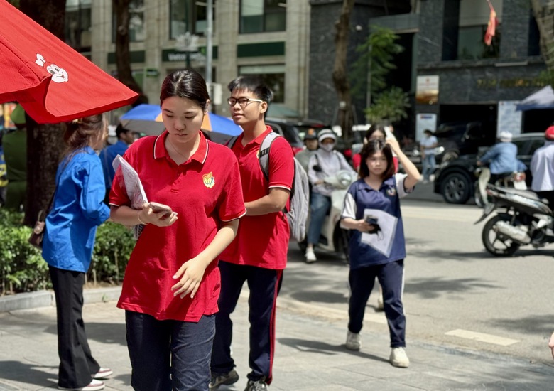 H&agrave; Nội: Hơn 129.000 th&iacute; sinh l&agrave;m thủ tục dự thi tốt nghiệp THPT 2026- Ảnh 6.