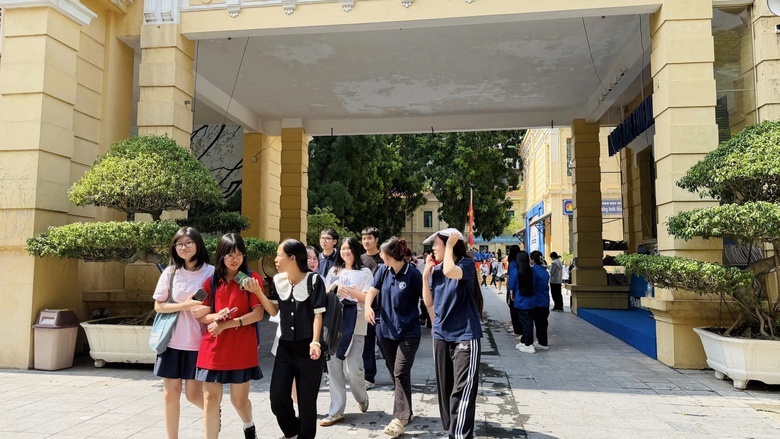 H&agrave; Nội: Hơn 129.000 th&iacute; sinh l&agrave;m thủ tục dự thi tốt nghiệp THPT 2026- Ảnh 7.