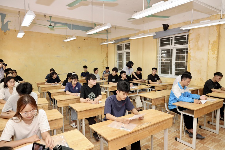 H&agrave; Nội: Hơn 129.000 th&iacute; sinh l&agrave;m thủ tục dự thi tốt nghiệp THPT 2026- Ảnh 13.