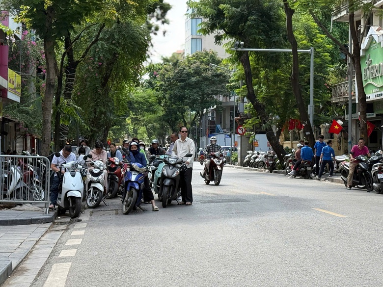 H&agrave; Nội: Hơn 129.000 th&iacute; sinh l&agrave;m thủ tục dự thi tốt nghiệp THPT 2026- Ảnh 17.