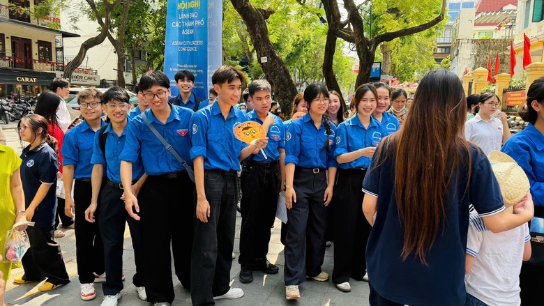 H&agrave; Nội: Hơn 129.000 th&iacute; sinh l&agrave;m thủ tục dự thi tốt nghiệp THPT 2026- Ảnh 20.
