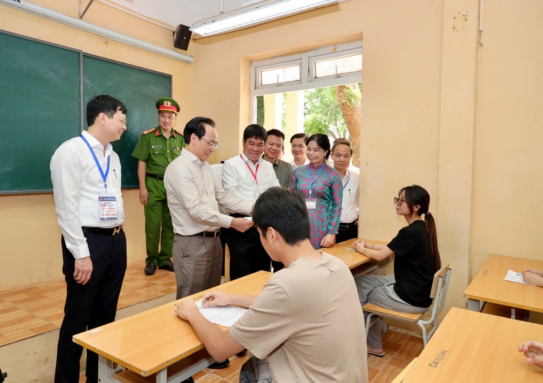 Bộ trưởng Ho&agrave;ng Minh Sơn: Mọi điều kiện cho kỳ thi tốt nghiệp THPT 2026 đ&atilde; sẵn s&agrave;ng- Ảnh 2.