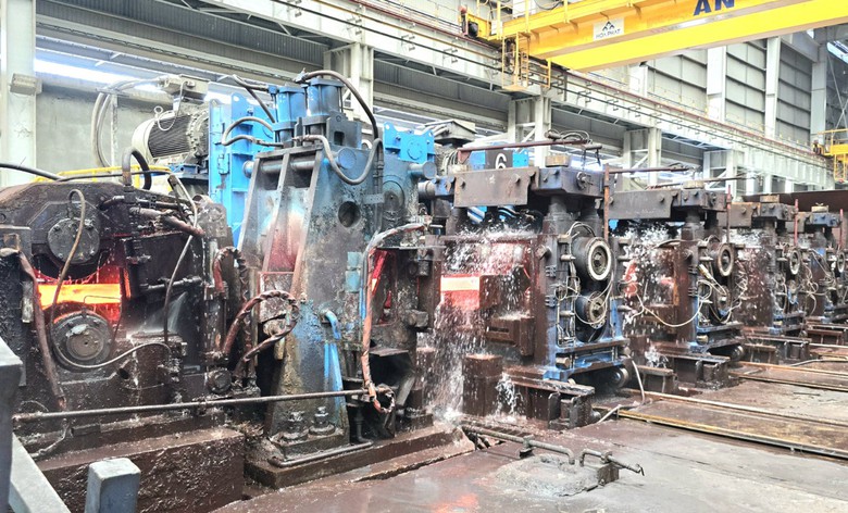 EVNNPC gắn chỉ ti&ecirc;u tiết kiệm điện l&agrave;m KPI đ&aacute;nh gi&aacute; nhiệm vụ v&agrave; thu nhập của c&aacute;n bộ - Ảnh 2.
