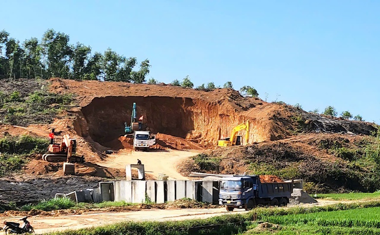 Quảng Ng&atilde;i đưa 57 mỏ kho&aacute;ng sản với trữ lượng h&agrave;ng chục triệu m3 ra đấu gi&aacute; - Ảnh 2.