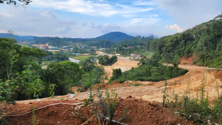 Quảng Ng&atilde;i đưa 57 mỏ kho&aacute;ng sản với trữ lượng h&agrave;ng chục triệu m3 ra đấu gi&aacute; - Ảnh 4.