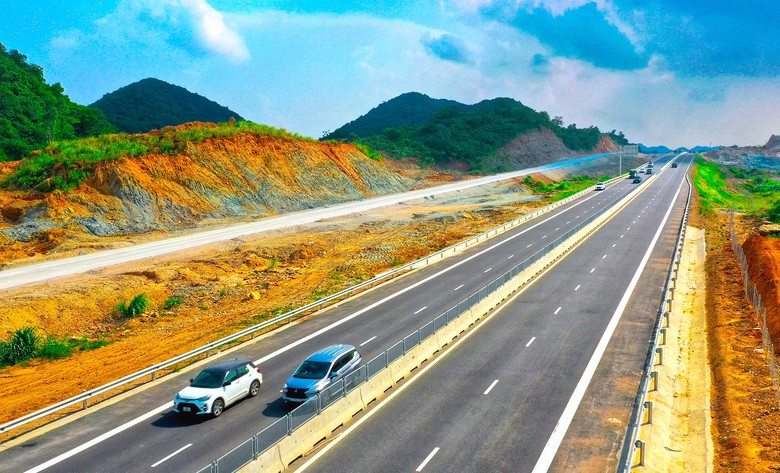 Đi nhanh, an to&agrave;n hơn nhờ c&oacute; cao tốc Bắc - Nam- Ảnh 1.