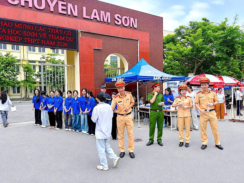 Th&iacute; sinh c&aacute;c tỉnh th&agrave;nh tự tin bước v&agrave;o kỳ thi tốt nghiệp THPT năm 2026- Ảnh 4.