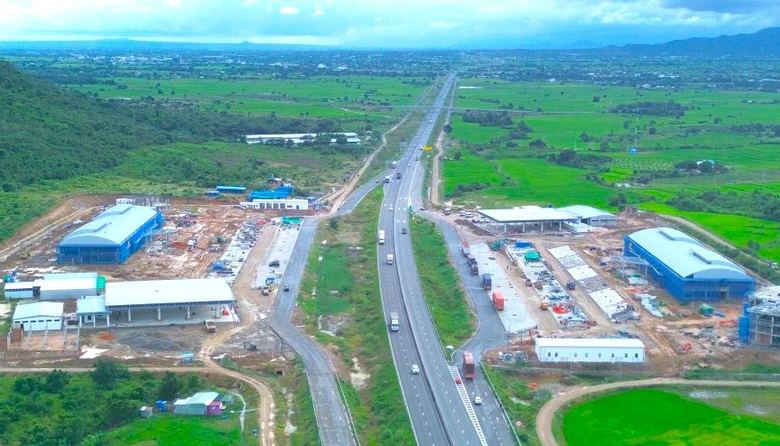 Siết tr&aacute;ch nhiệm nh&agrave; đầu tư, quyết ho&agrave;n th&agrave;nh trạm dừng nghỉ cao tốc trong năm 2026- Ảnh 1.