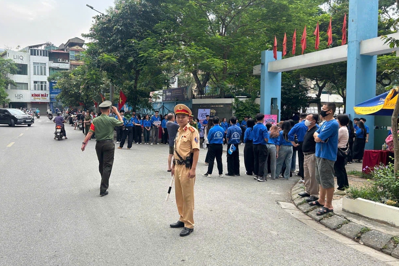 Cảnh s&aacute;t H&agrave; Nội sẵn s&agrave;ng xử l&yacute; t&igrave;nh huống ph&aacute;t sinh ng&agrave;y đầu thi tốt nghiệp THPT 2026- Ảnh 2.