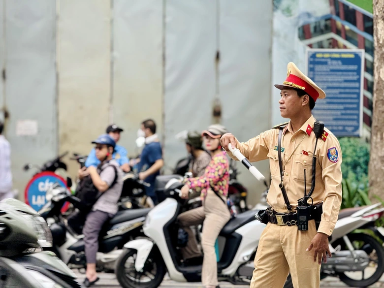 H&agrave; Nội: Điểm n&oacute;ng giao th&ocirc;ng 'hạ nhiệt' trước giờ sĩ tử v&agrave;o ph&ograve;ng thi- Ảnh 1.