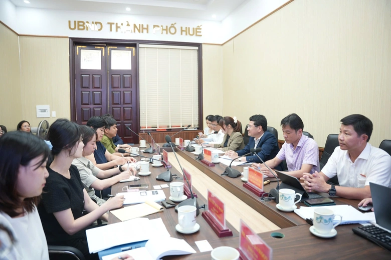 Huế: Hợp t&aacute;c với H&agrave;n Quốc về ph&aacute;t triển giao th&ocirc;ng c&ocirc;ng cộng gắn với đường sắt cao tốc - Ảnh 1.