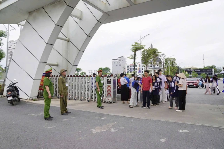 Học sinh Phú Thọ bị đình chỉ thi vì mang điện thọai vào phòng thi năm 2026 - Ảnh 1. Học sinh Phú Thọ bị đình chỉ thi vì mang điện thọai vào phòng thi năm 2026 - Ảnh 1.