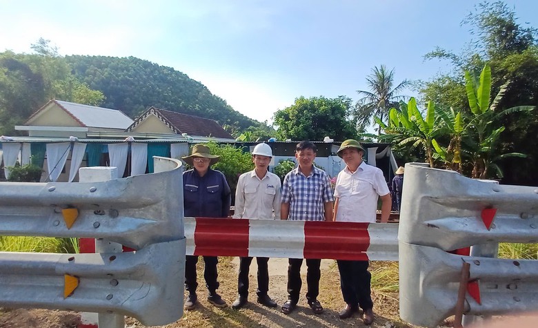Huế: Đ&oacute;ng 2 lối đi tự mở nguy hiểm qua tuyến đường sắt Bắc - Nam - Ảnh 2.