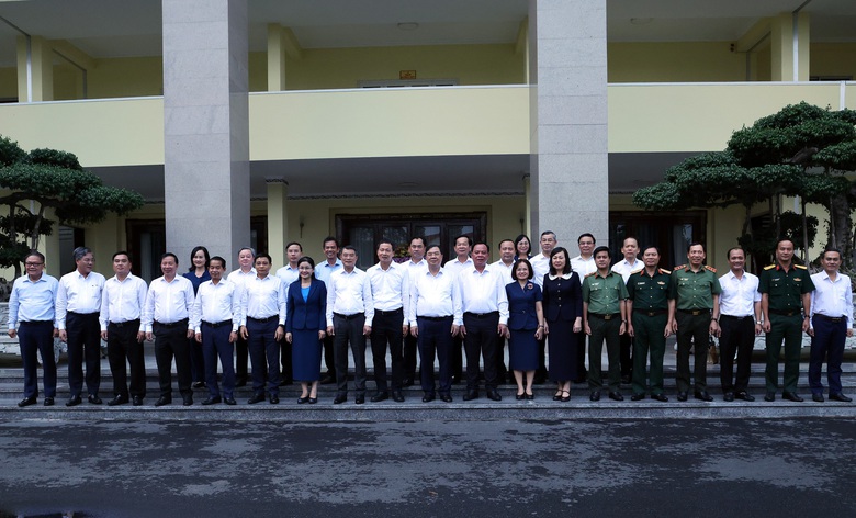 Thủ tướng: Nếu Đồng Nai cam kết đạt kết quả cao hơn, Ch&iacute;nh phủ sẽ ưu ti&ecirc;n bố tr&iacute; nguồn lực ngay trong năm 2027 - Ảnh 12.
