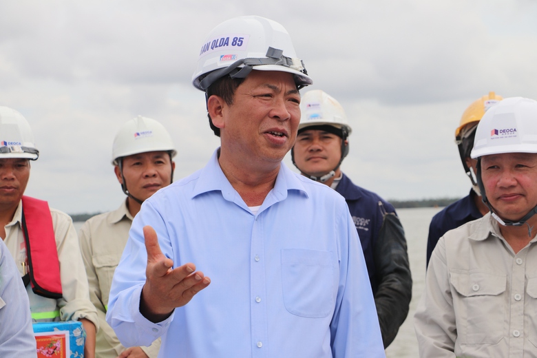 Bộ trưởng Bộ X&acirc;y dựng: Phấn đấu r&uacute;t ngắn tiến độ tối đa 6 th&aacute;ng cầu Đại Ng&atilde;i 1 - Ảnh 3.