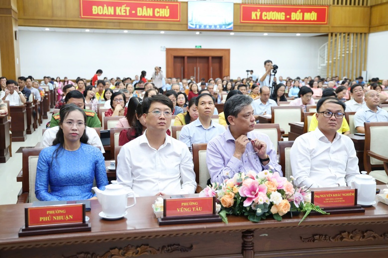 TP.HCM xây dựng đô thị thông minh: Dữ liệu số dẫn dắt quản trị, phục vụ người dân - Ảnh 1.